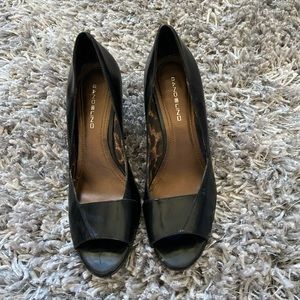 Bandolino black leather wedge peep toe pump